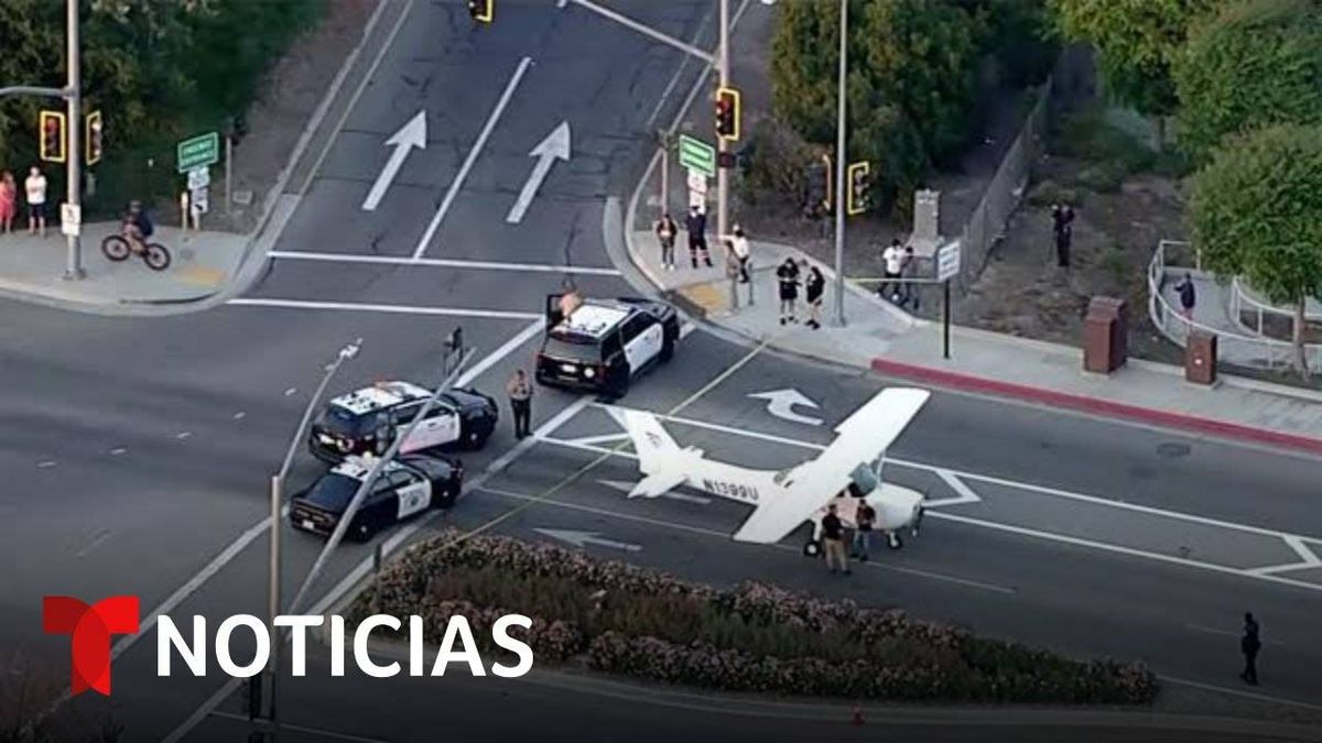Aterrizaje De Emergencia En Autopista Los Angeles