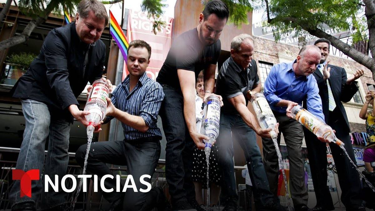 Protestan Tirando Vodka Ruso Por La Alcantarilla