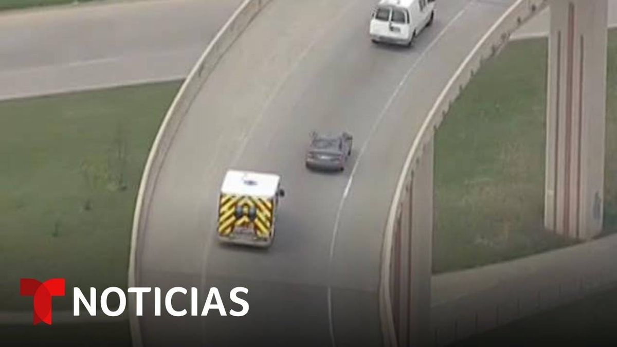 Policia De Dallas Persigue A Persona Con Una Ambulancia Robada
