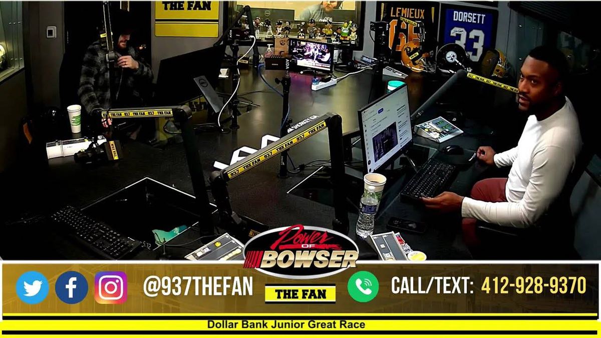 Terry Bradshaw comes to the rescue after plane door gets stuck in Pittsburgh