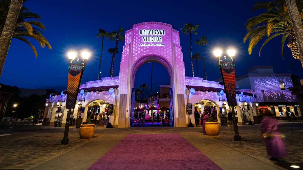 K-EARTH 101 gives you the chance to win four tickets to Universal Fan Fest Nights!