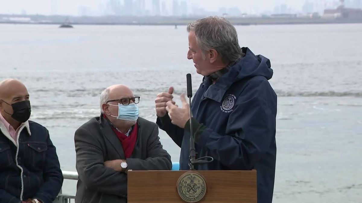 VIDEO: De Blasio unveils new NYC Ferry stop in the Bronx