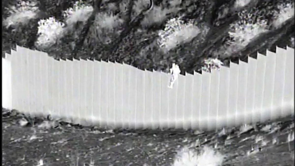 VIDEO: Smugglers 'cruelly' drop 2 girls over US border wall into New Mexico desert