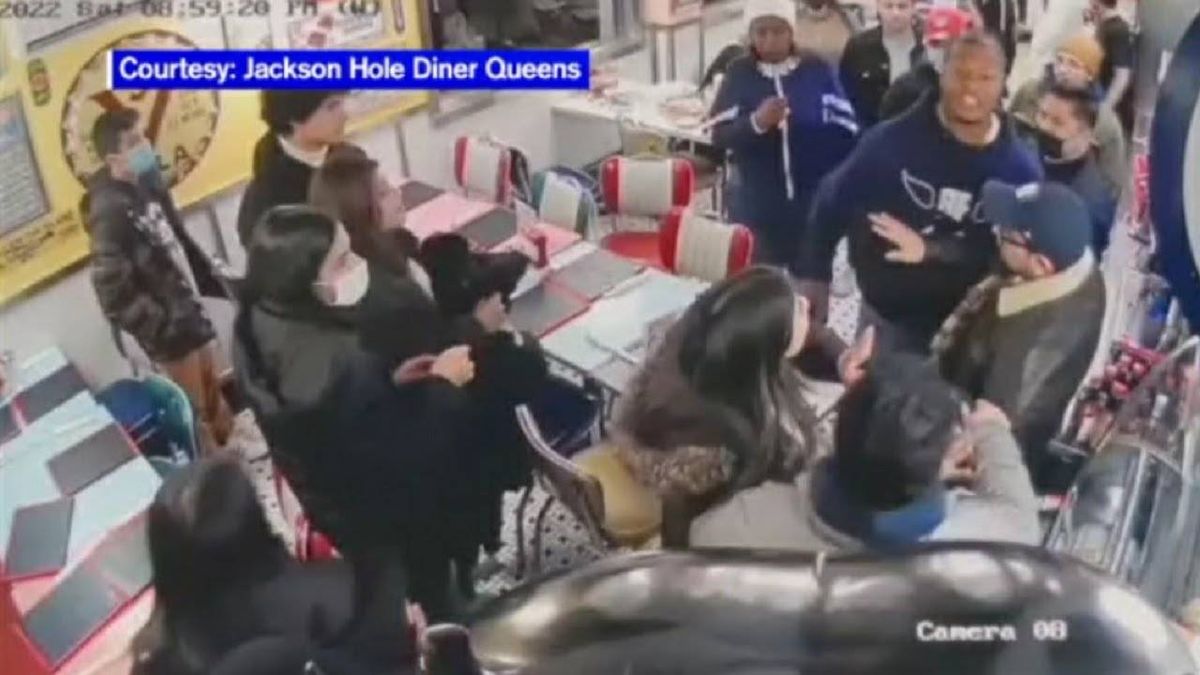 Knife-wielding man charged after threatening customers inside Queens diner: officials