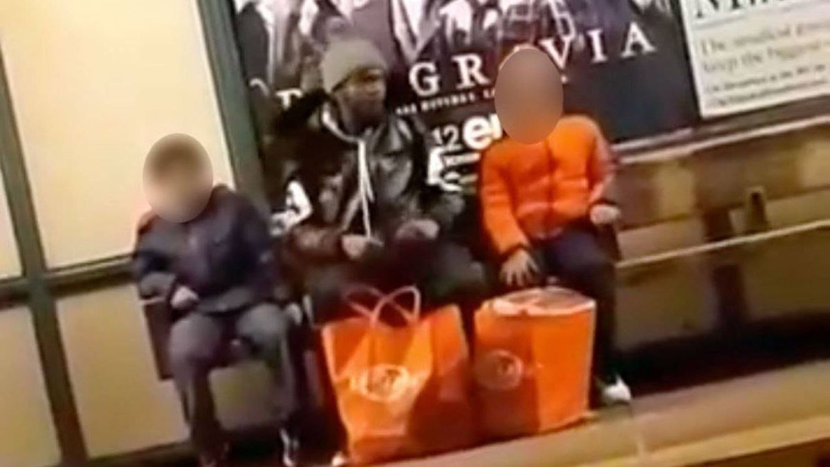 Dad charged after video allegedly shows him abusing his sons at Bronx subway station