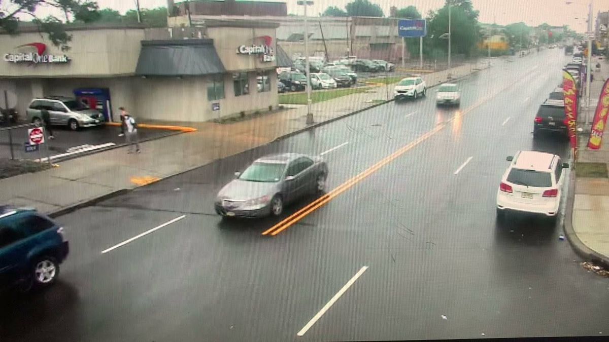 VIDEO: Dye pack explodes on suspected NJ bank robber