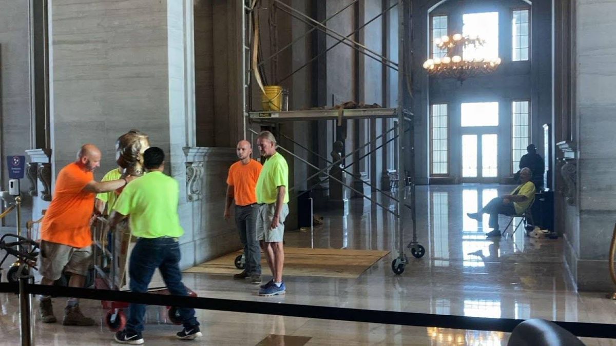 VIDEO & PICS: Bust of KKK leader, Confederate general removed from Tennessee Capitol