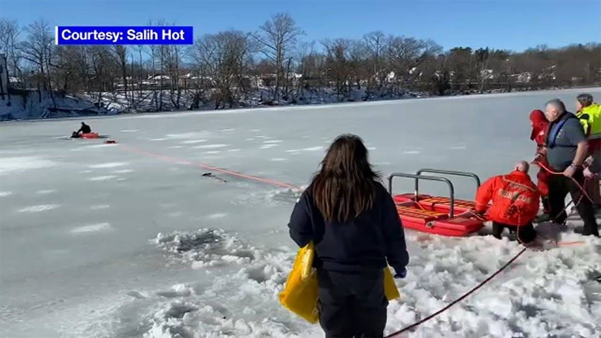 NJ police chief saves mom, girl from frozen river by 'clawing' through ice on kayak