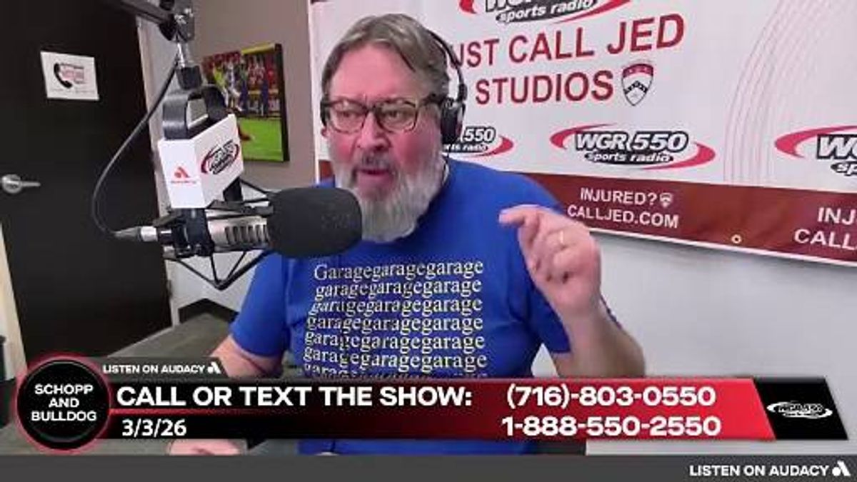 Thompson leads the way on night he's honored by Sabres