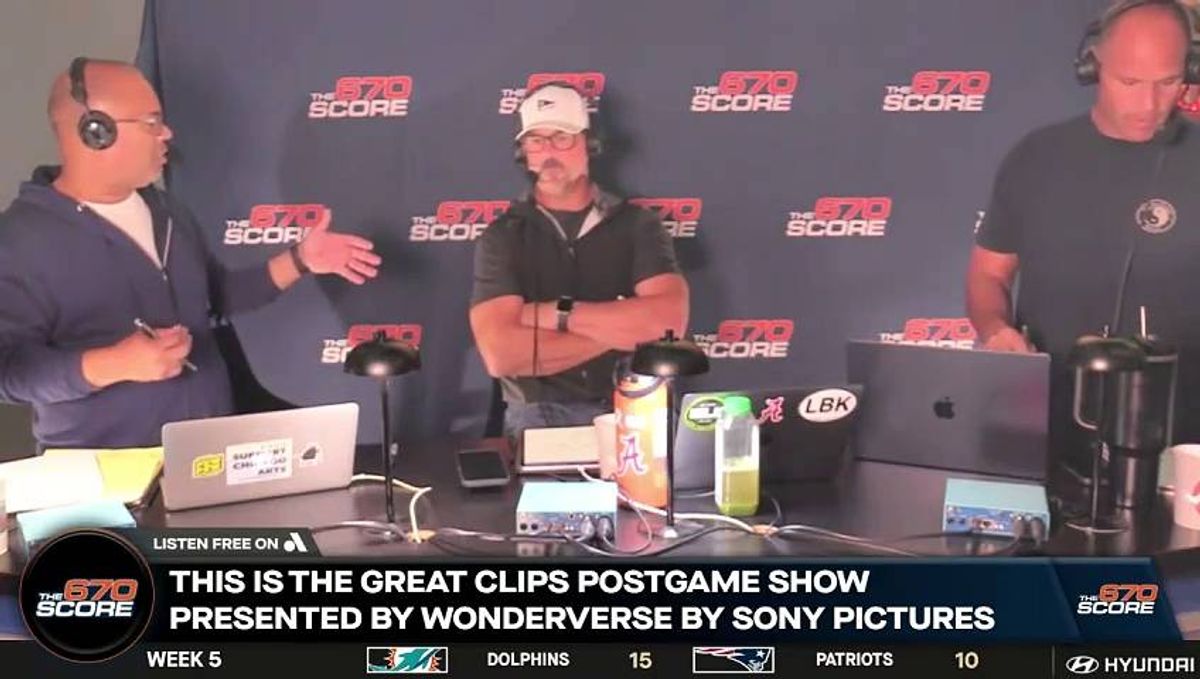 DJ Moore salutes Caleb Williams after pummeling Panthers: 'He's playing lights out'