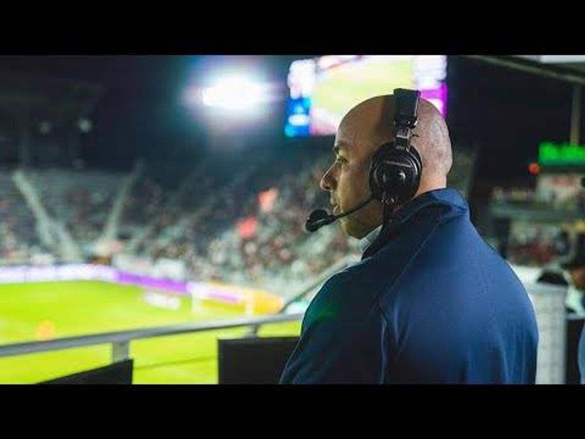 Moises Linares, La Voz Oficial de los deportes en D.C. y su nuevo Libro.