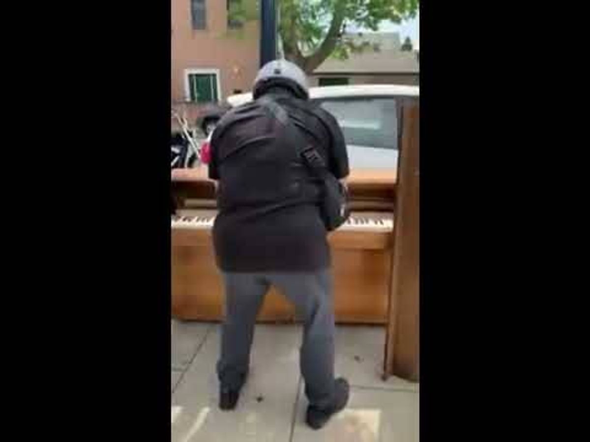 WATCH: (VIDEO) Billy Joel Captured Playing Discarded Piano on the Street 