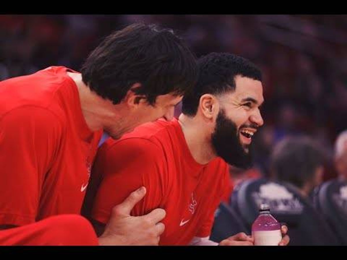 Rookies Whitmore, Thompson lead Rockets against Clippers to finish at .500