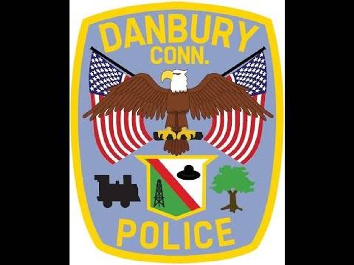 Girl, 15, stable after Conn. mall shooting; suspect sought: police