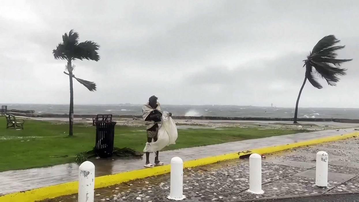 How is the winter storm messing up travel plans?