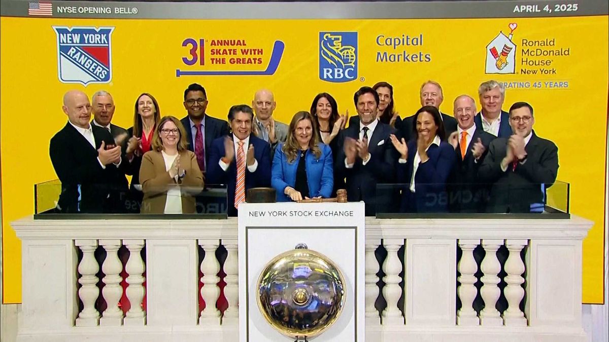 What should investors do? Stock selloff deepens amid ongoing trade war