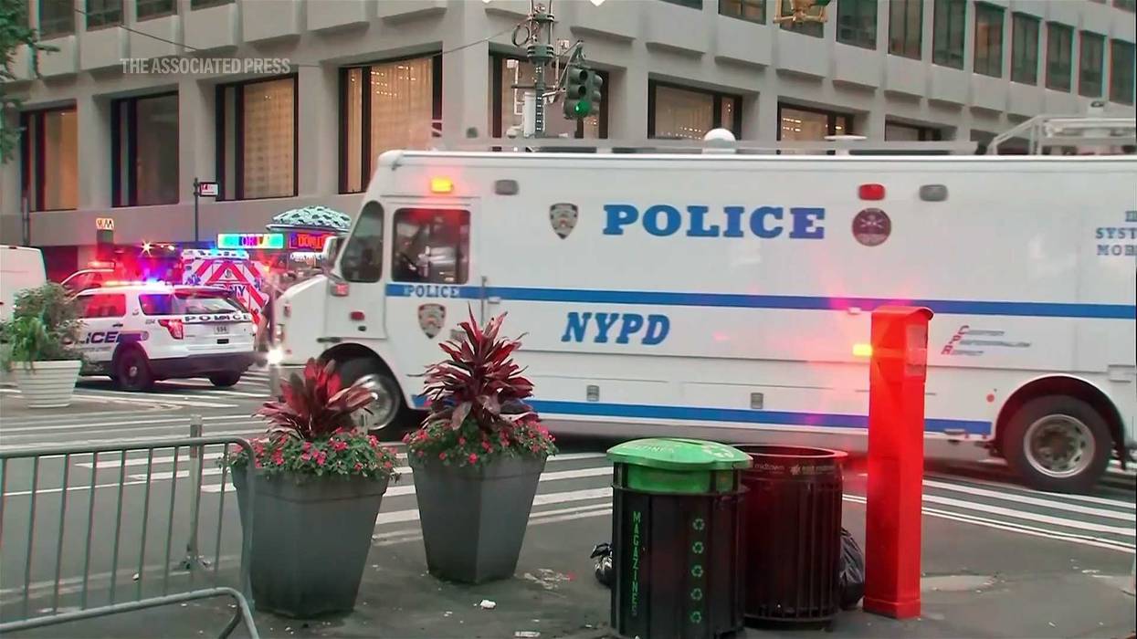 Gunman who killed 4 at Manhattan office building was targeting NFL headquarters, mayor says