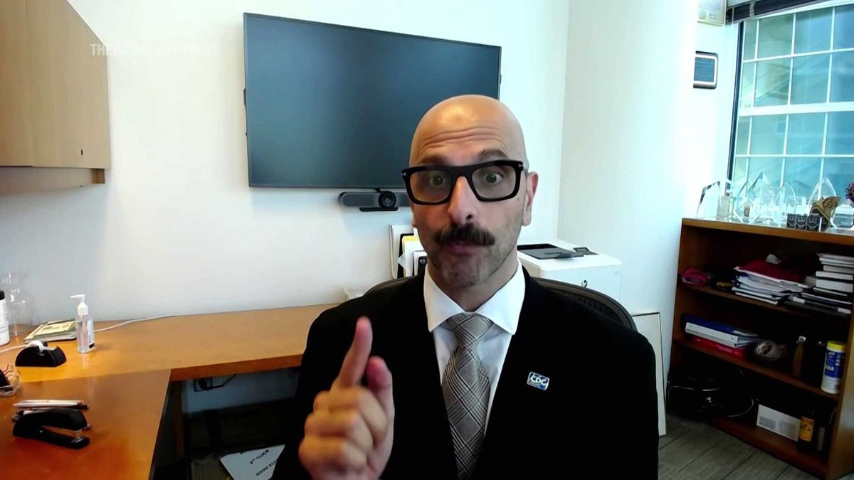 Airline passenger goes crazy when pilot refuses to stop for phone she forgot