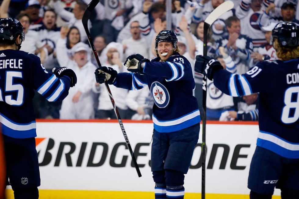 Sundqvist scores twice, Blues edge Jets 4-3 to take 2-0 lead