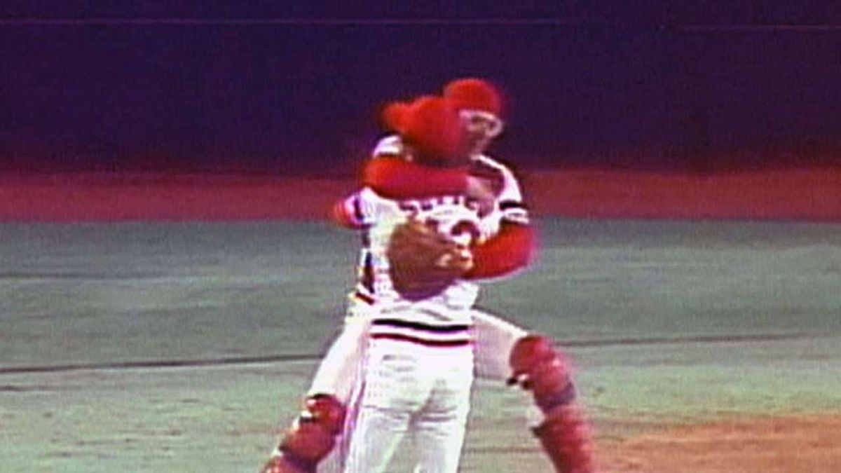 WATCH: Nothing could stop Cardinals fans from storming field on this day in 1982