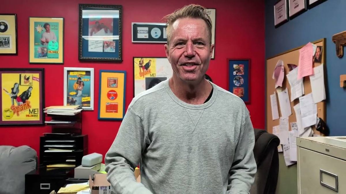 JWS VIDEO: Special Delivery for Jumpin' Jeff!