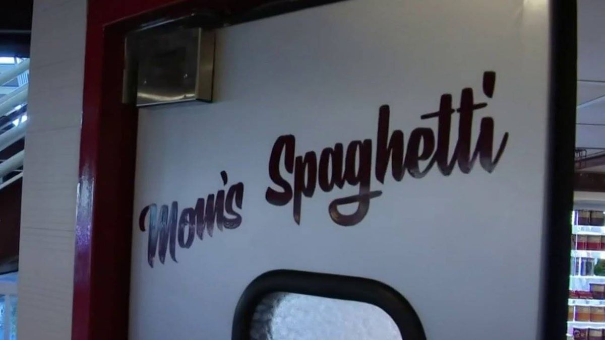 PHOTOS: Eminem take orders, serves spaghetti at his new Detroit restaurant