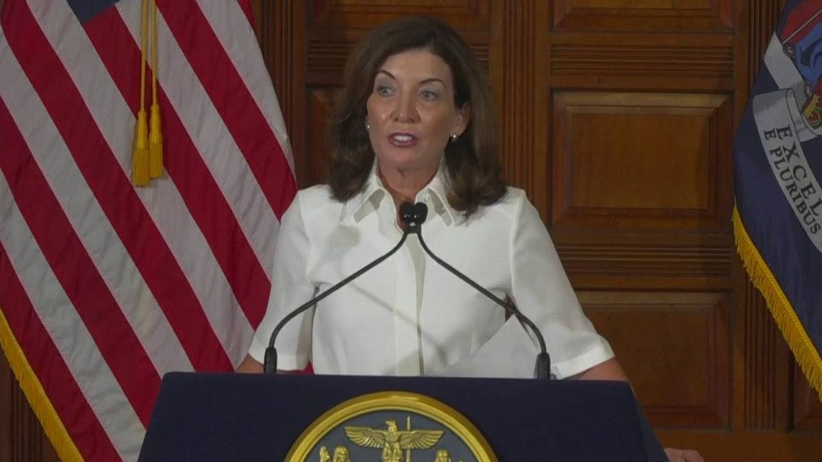 Hochul calls for vaccine or testing mandate for school personnel at 1st briefing