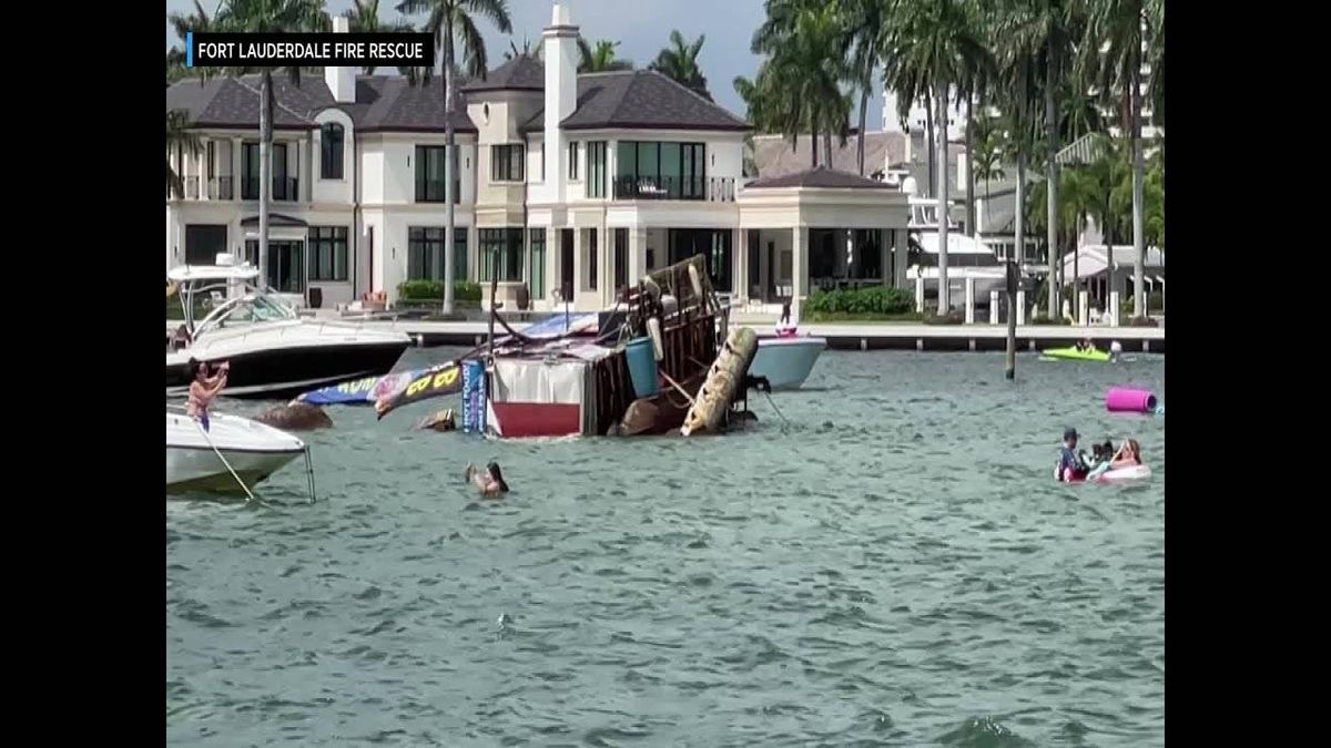 Popular food boat capsizes and sinks in Florida