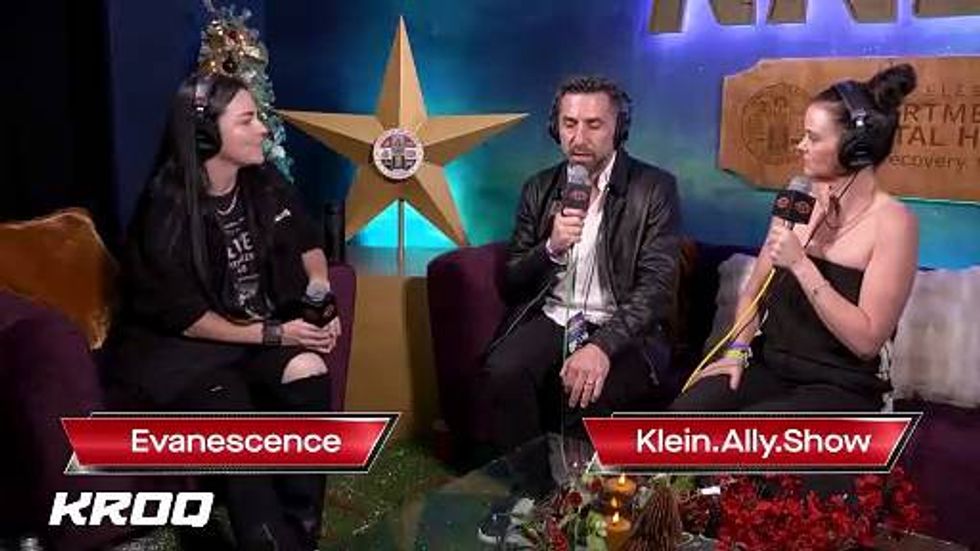 Evanescence with Klein.Ally.Show at 'Almost Acoustic Christmas'