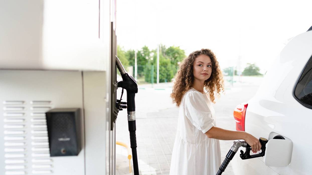 Fuel costs keeping spring breakers closer to home, national average exceeds $4