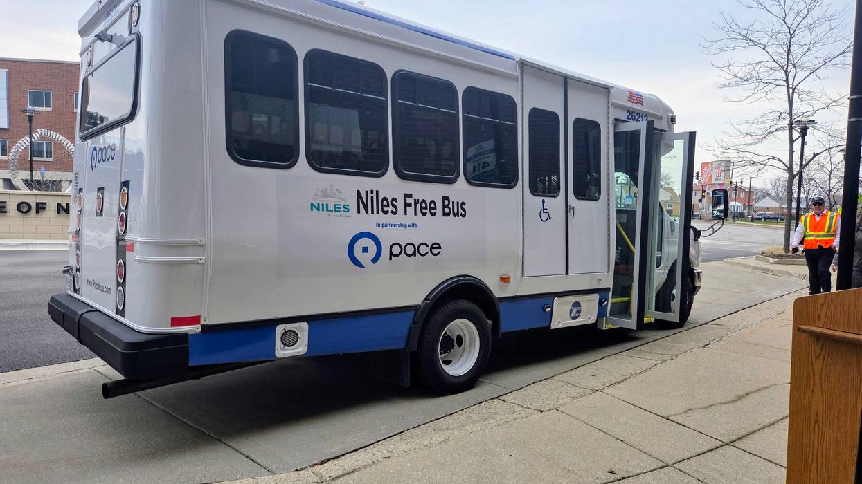 Niles free bus rolls again