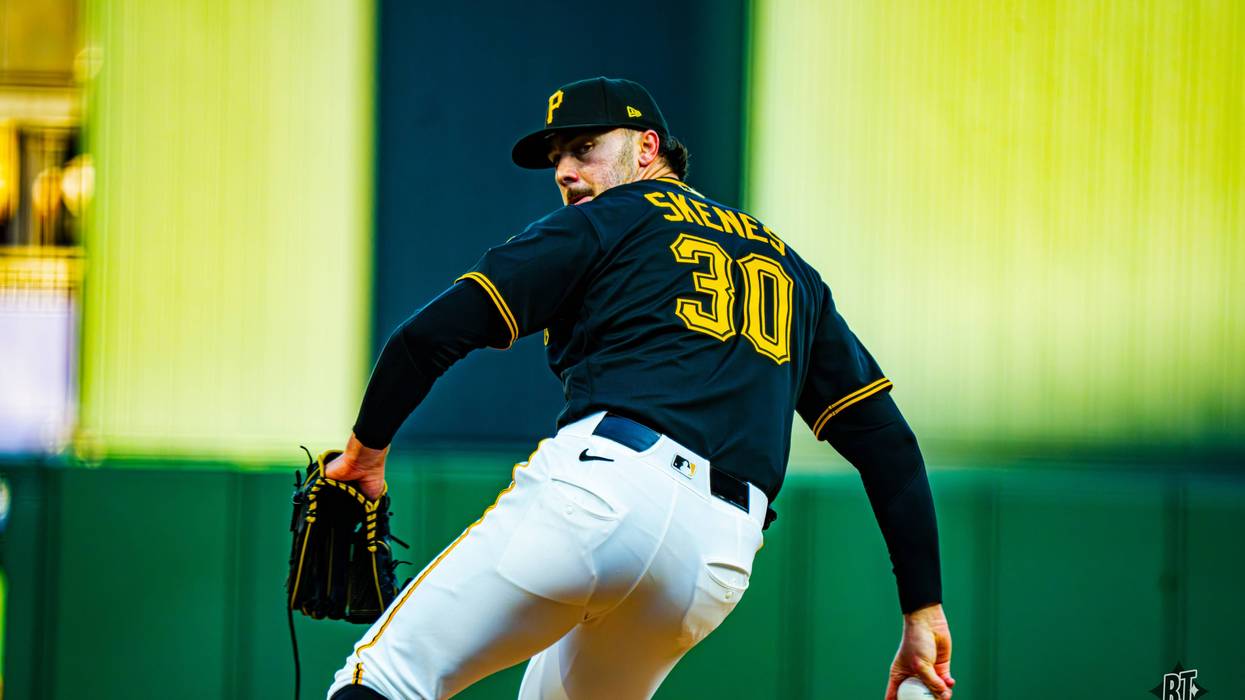 Skenes reacts to 1st home W, opposite action in 7-1 win