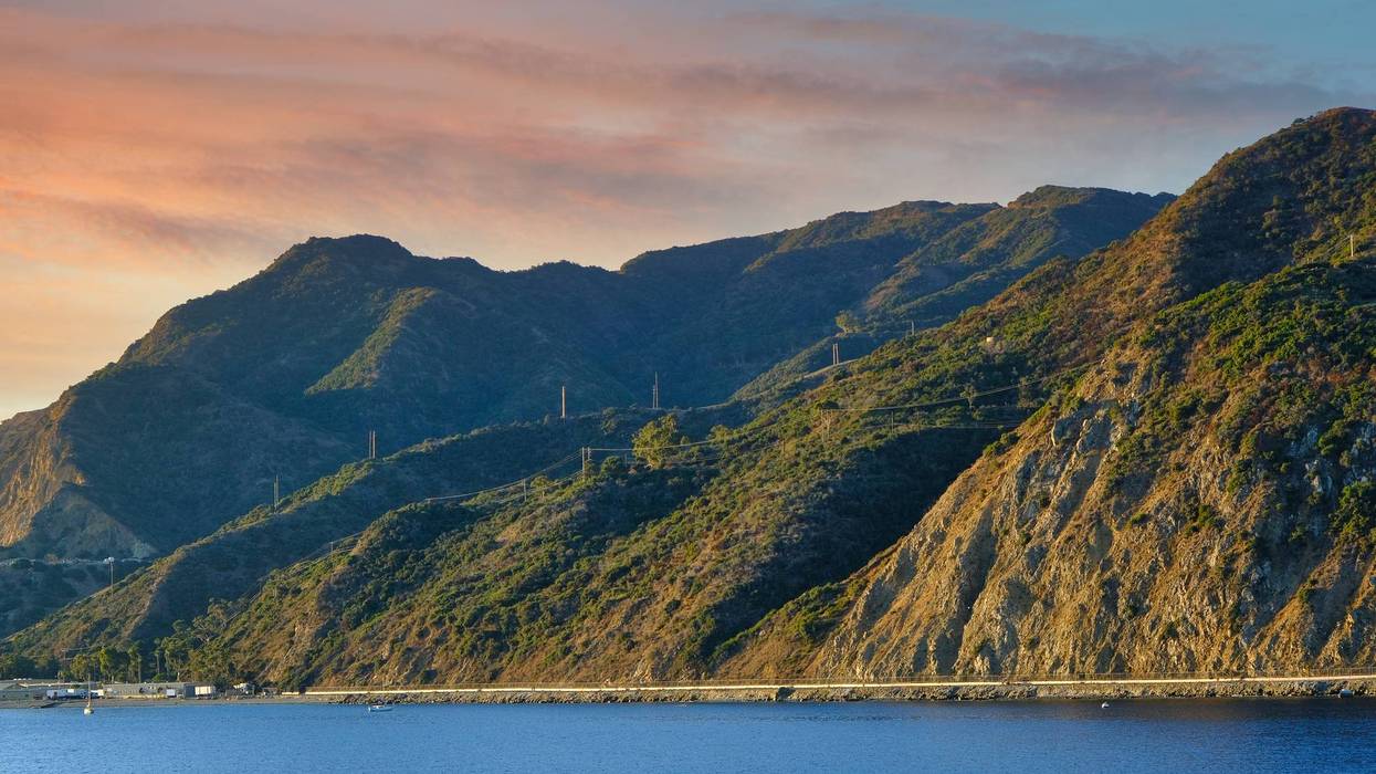 2 killed in plane crash on Catalina Island