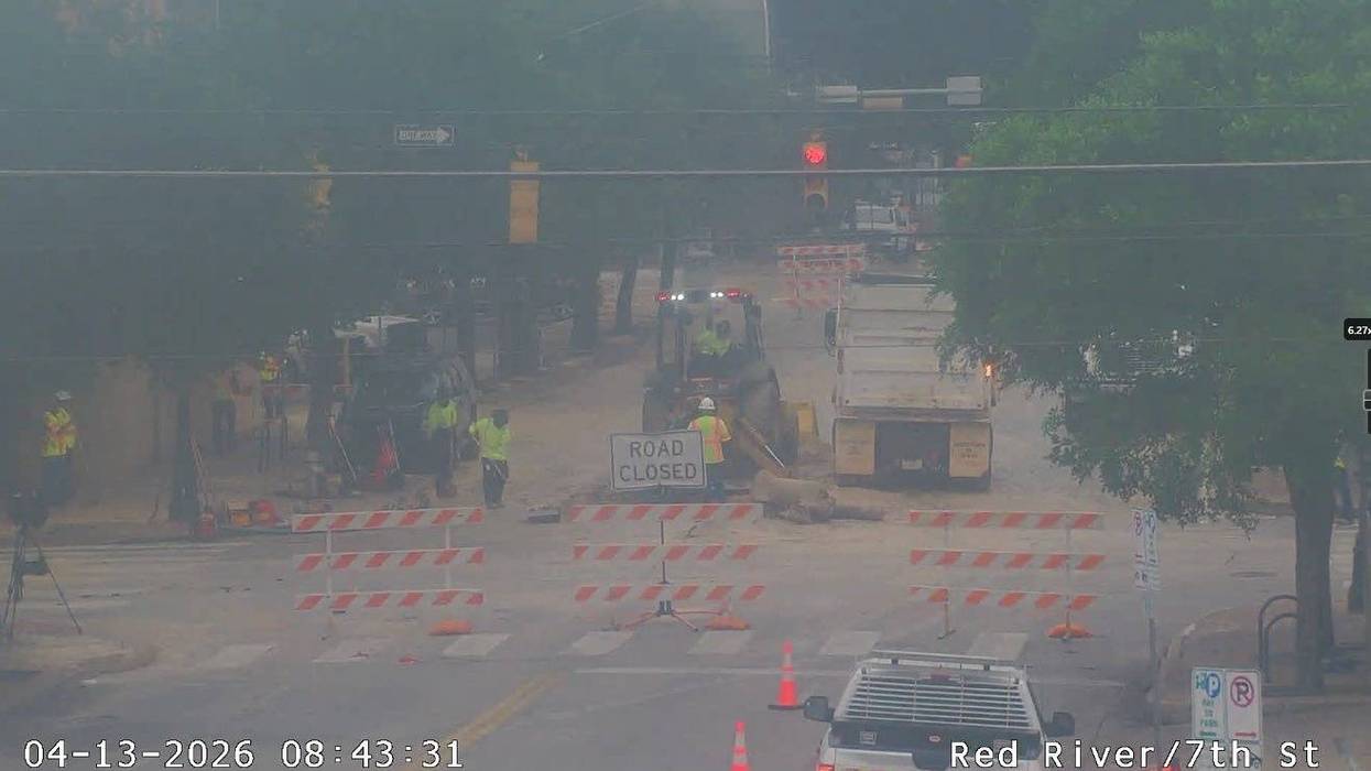 Water main break floods streets, causes detours in downtown Austin