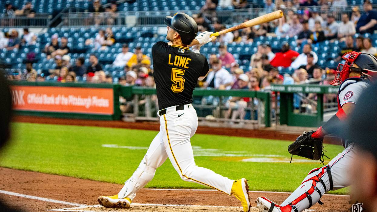 Bucs score 10 in 6th, Skenes rolls in blowout win v Nats