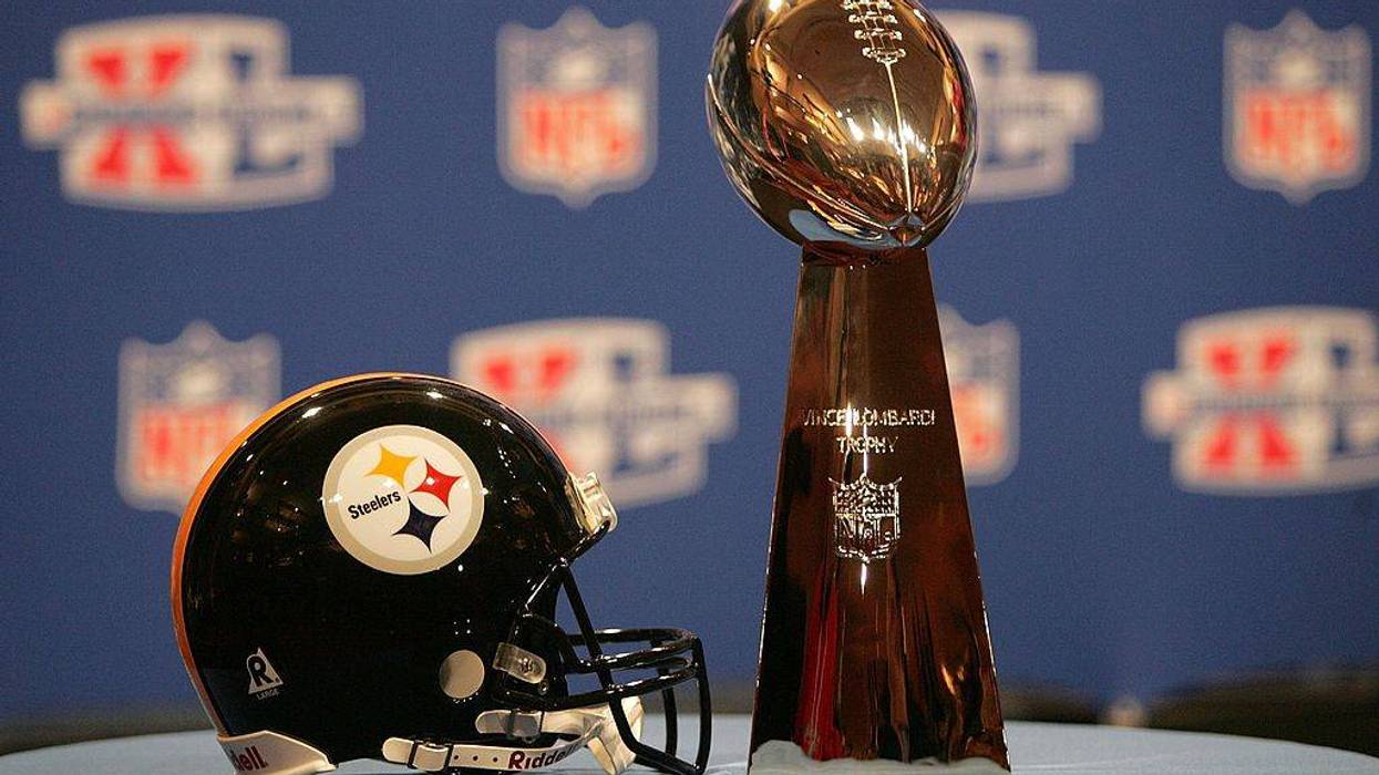 Hall of Famer started 150 straight games, Mike Webster #4