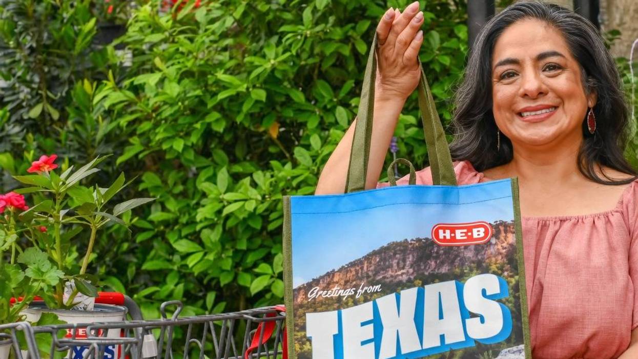 H-E-B gives away 276,000 free reusable bags for Earth Day
