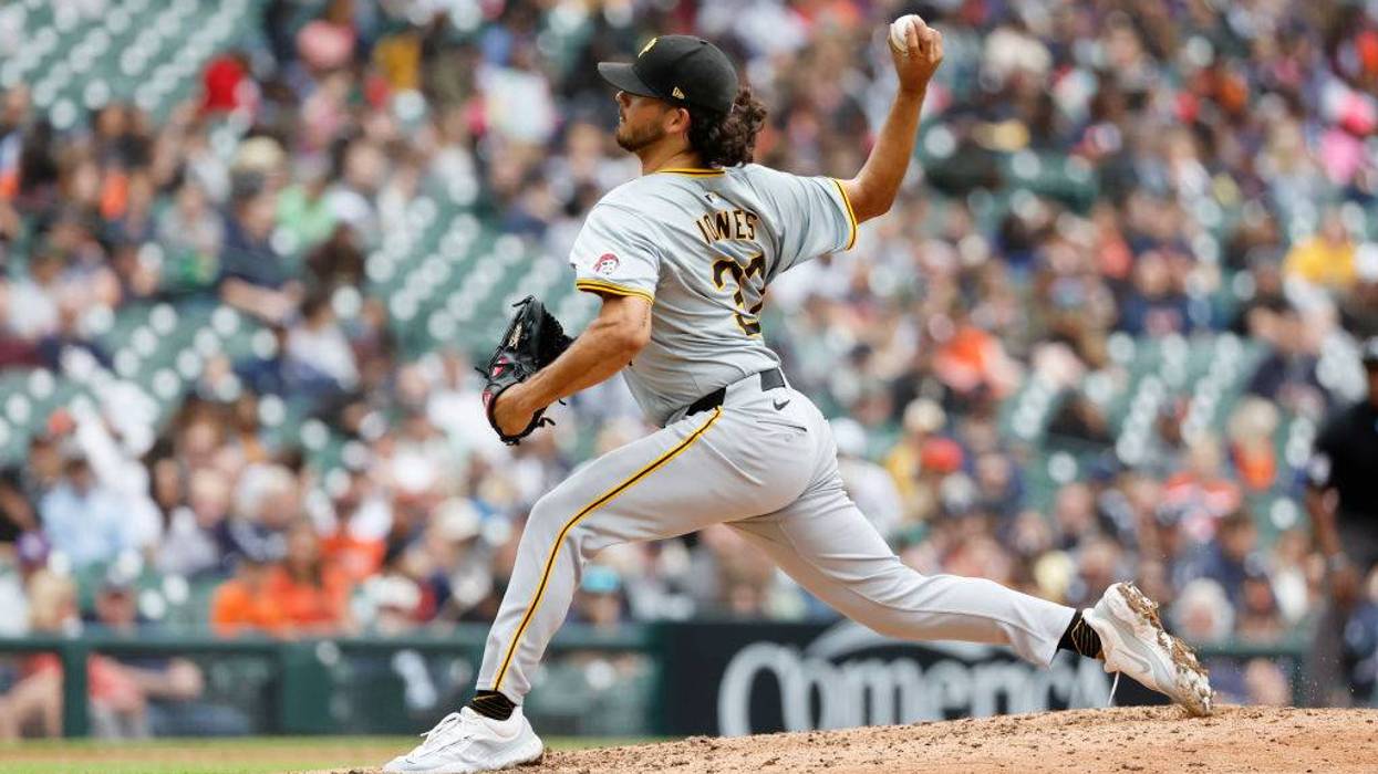 Jones throws 3 perfect innings, 5 Ks in 1st rehab start
