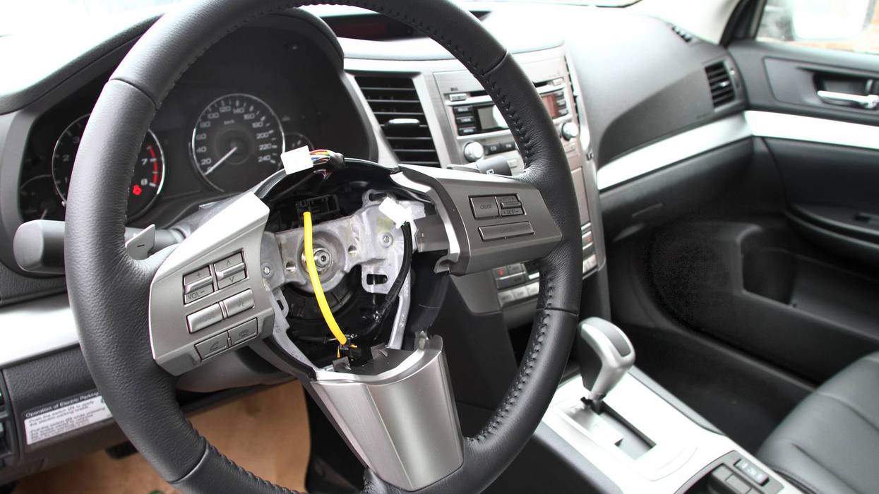 Airbag thieves keep hitting cars on Chicago's West Side