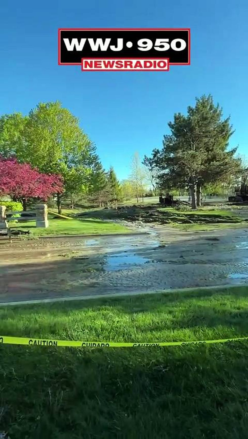 Massive water main break in Oakland County