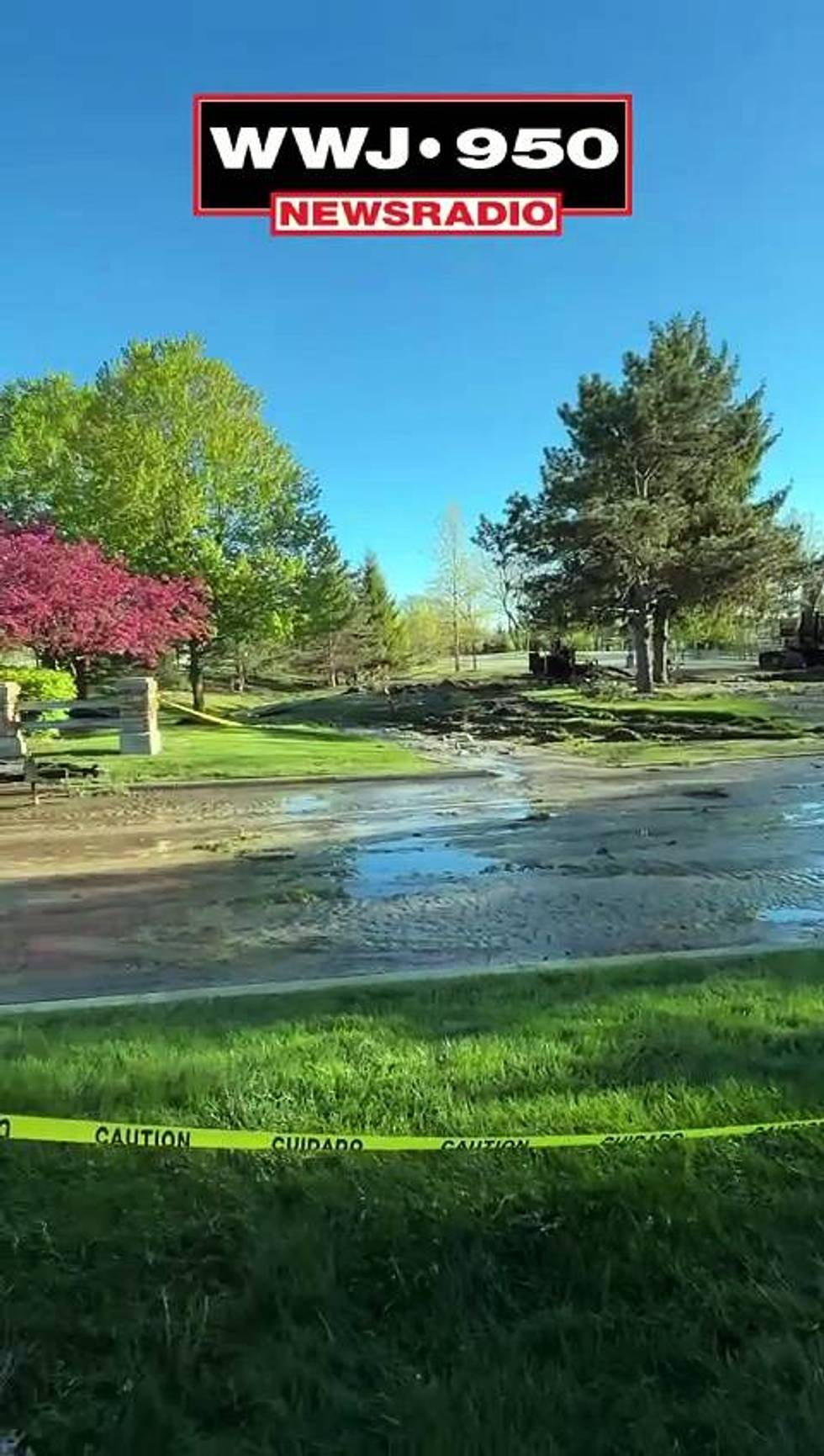 Massive water main break in Oakland County