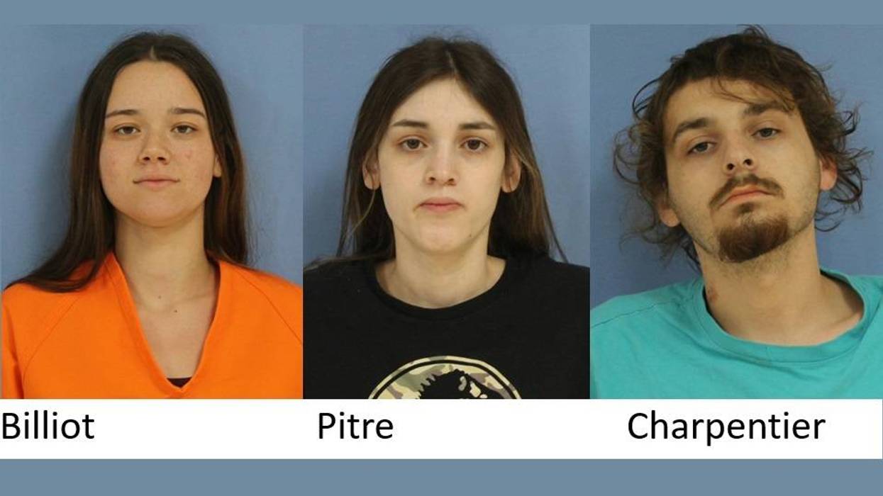 Trio booked after cops find hundreds of pot vapes, thousands of dollars