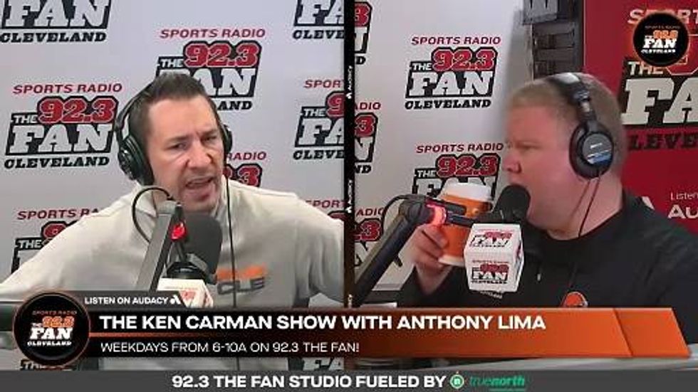Debating if Cavs keeping Kenny Atkinson is a mistake or not