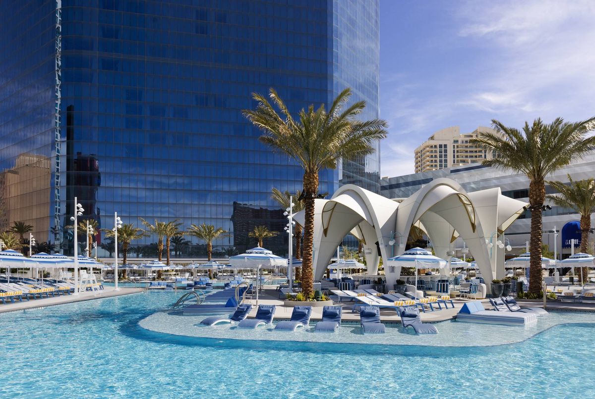 Fontainebleau Las Vegas Summer Getaway!
