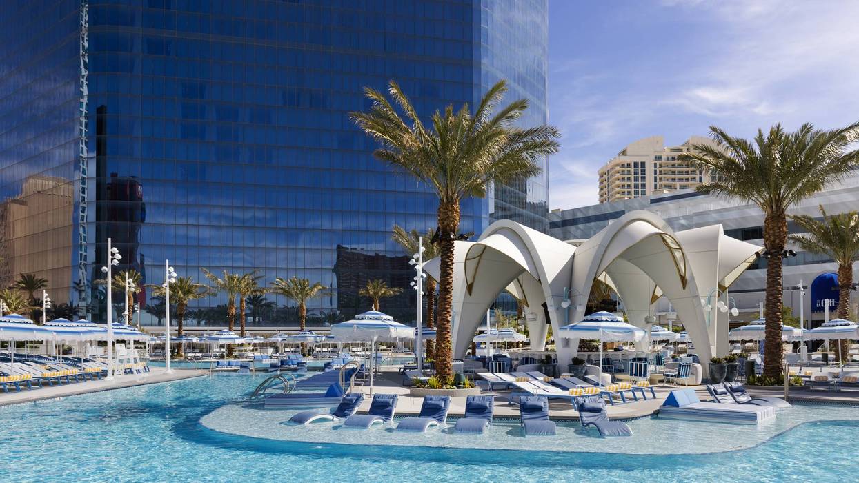 Can't Beat Kelli: Fontainebleau Las Vegas Summer Getaway!