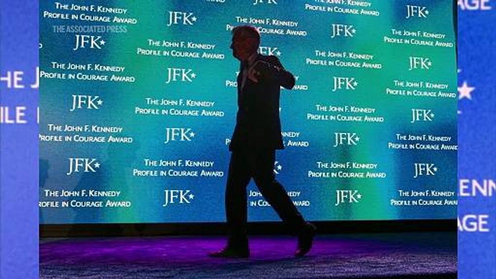 Jerome Powell strongly defends Fed independence while accepting JFK Profile in Courage Award