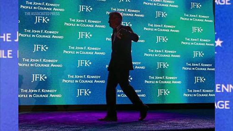 Jerome Powell strongly defends Fed independence while accepting JFK Profile in Courage Award
