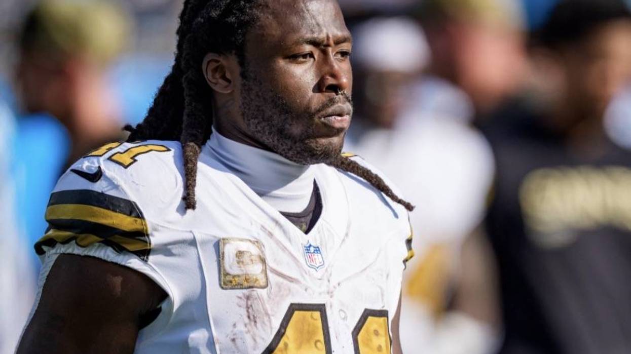 Saints RB Alvin Kamara makes surprise arrival at OTA practice