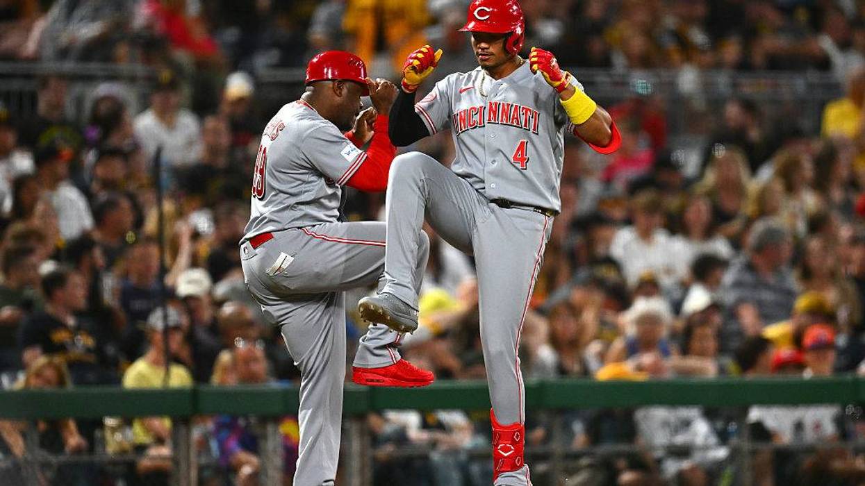 Reds homer late, Bucs lose 8th straight Skenes start