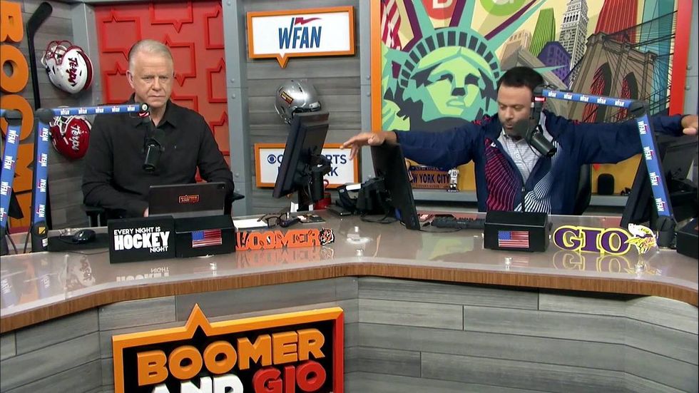 Gio on Mr Met dancing behind Steve Gelbs